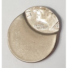 UNITED STATES OF AMERICA 2000 . ONE 1 DIME COIN . ERROR . 80% OFF CENTRE MIS-STRIKE